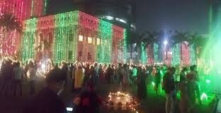 দর্শনার্থীদের পদচারণায় মুখর নগর ভবন