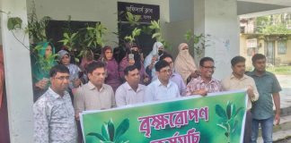 ঝিকরগাছায় অফিসার্স ক্লাবের চারা বিতরণ