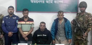 অভয়নগরে বিপুল সংখ্যক ধারালো অস্ত্র ও মাদকসহ আটক ৩