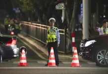 চীনে ভিড়ের মধ্যে উঠে গেল গাড়ি, নিহত ৩৫