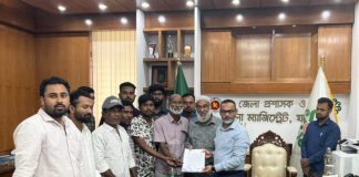 ঝিকরগাছার ইউএনও ভুপালী সরকারের বদলি আদেশ প্রত্যাহারের দাবিতে স্মারকলিপি