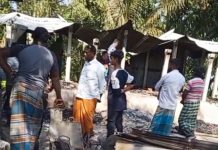 ঝিকরগাছায় ভ্যানচালকের বাড়ি পুড়ে ছাই : উপজেলা প্রশাসনের সহযোগিতা