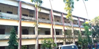 পরিত্যক্ত ঘোষণার পরও মনিরামপুর মহিলা ডিগ্রি কলেজের জরাজীর্ণ ভবনে পাঠদান