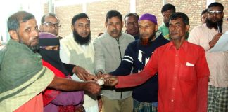 বেনাপোলে ৯২৫ শ্রমিক ইউনিয়নের মানবিক উদ্যোগ: মৃত ও অবসরপ্রাপ্ত শ্রমিকদের মাঝে আর্থিক সহায়তা প্রদান