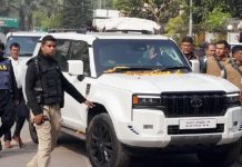 সরকারি গাড়ি নয়, ব্যক্তিগত গাড়িতেই চলাফেরা করবেন: প্রধানমন্ত্রী