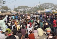 রংপুর-৪ আসনে ভোট পুনর্গণনার দাবিতে মহাসড়ক অবরোধ