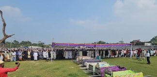 হাজারো মানুষের উপস্থিতিতে জানাজা, পাশাপাশি ৯ স্বজনের দাফন