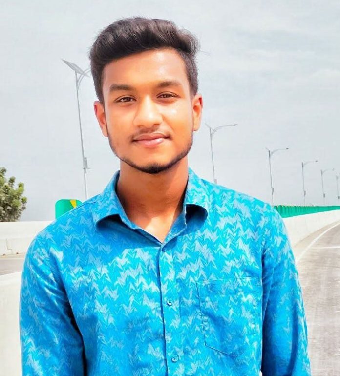 বাঘারপাড়ায় ছেলের নিখোঁজের সংবাদ, দালালের হুমকি ও কিস্তির চাপে দিশেহারা হয়ে পড়েছেন এক দম্পতি।