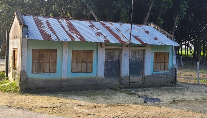 যশোরের চৌগাছার পাশাপোল ইউনিয়ন পরিষদ ভবন!