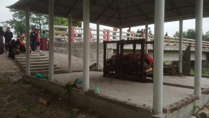 লাশ যখন চিতায়