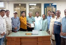 প্রধানমন্ত্রীর ঘোষণা ‘আই হ্যাভ এ প্ল্যান’ এর ওপর রচিত বই যশোর ইনস্টিটিউট পাবলিক লাইব্রেরিতে প্রদান