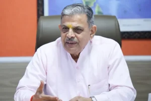 নয়াদিল্লিতে বিদেশি গণমাধ্যমের সঙ্গে কথা বলছেন আরএসএসের সাধারণ সম্পাদক দত্তাত্রেয় হোসাবালে