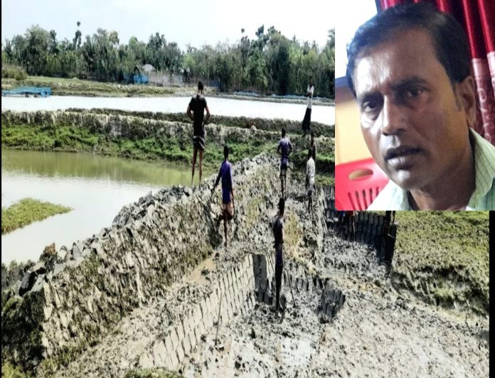 রামপালে সরকারি খালে বাঁধ দিয়ে মাছ চাষের অভিযোগে ক্ষুব্ধ এলাকাবাসী
