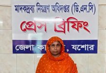 যশোরে বাসের ভেতর থেকে ১ হাজার ইয়াবাসহ নারী আটক