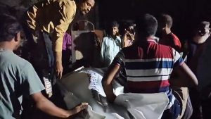চুয়াডাঙ্গায় পাওনা টাকার শালিসে নিহত ব্যবসায়ীর ঘটনাস্থল থেকে লাশ উদ্ধার করে পুলিশ