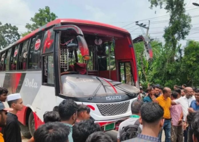 গোপালগঞ্জে বাস-মোটরসাইকেলের সংঘর্ষ