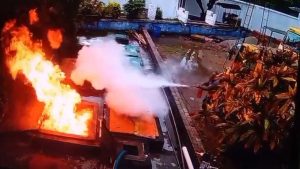 যশোরে ফিলিং স্টেশনে সিগারেট থেকে আগুন