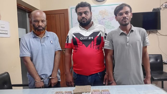 ঝিনাইদহের ফুফুর টাকা হাতাতে ছিনতাই নাটক, গ্রেফতার ৩