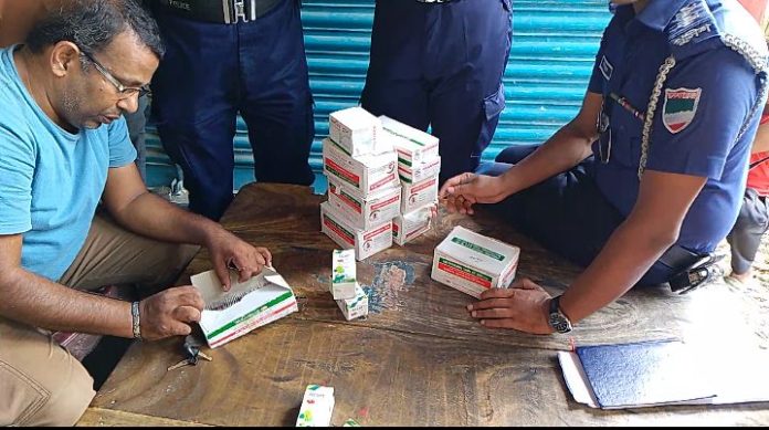 ঝিনাইদহে সরকারি ওষুধসহ নারী আটক, উদ্ধারকৃত ওষুধ