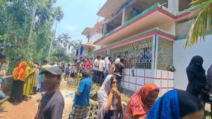 গাজীপুরের কাপাসিয়া রাউতকোনায় স্ত্রী, তিন সন্তান ও শ্যালকসহ ৫ জনকে জবাই করে হত্যা করেছে স্বামী ফোরকান। ঘটনায় এলাকায় চাঞ্চল্য, আসামি পলাতক।