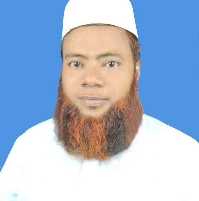 নড়াইলের লোহাগড়ায় দুর্বৃত্তদের হামলায় গুরুতর আহত সাবেক ইউপি সদস্য মাওলানা সিরাজুল ইসলাম।