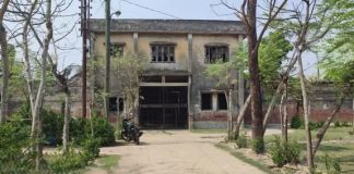 ৪০ বছরেও আসামিহীন পাইকগাছার সাব-জেল: অবহেলায় পরিত্যক্ত সরকারি স্থাপনা পাইকগাছার পরিত্যক্ত সাব-জেল ভবন, চারপাশে ঝোপঝাড়ে ঢাকা