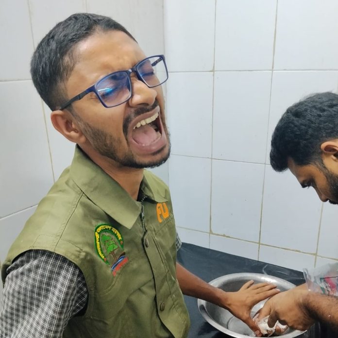 বনরক্ষীদের ওপর হামলা করে হরিণ শিকারী ছিনতাই