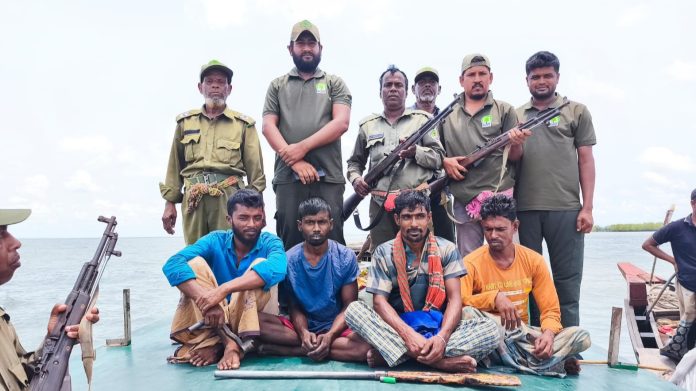 বাগেরহাটের সুন্দরবনে বনদস্যুদের সঙ্গে বনকর্মীদের গুলি বিনিময়