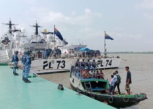 সুন্দরবনে কোস্ট গার্ডের কাছে ৭ ডাকাতের আত্মসমর্পণ