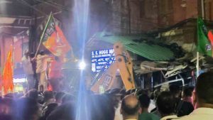 পশ্চিমবঙ্গে ভোট-পরবর্তী সহিংসতায় আসানসোলে দলীয় কার্যালয়ে আগুন