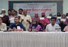চৌগাছায় দুগ্ধ সমবায় সমিতির সুবিধাভোগীর মাঝে চেক বিতরণ