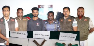 শার্শা সীমান্ত থেকে বিদেশি পিস্তল ও ম্যাগাজিনসহ দুই অস্ত্র ব্যবসায়ী গ্রেফতার