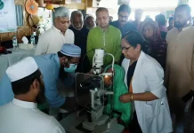 ছানি রোগীদের বিনামূল্যে অস্ত্রোপচার, ওষুধ ও চশমা বিতরণ — যশোরে মানবিক উদ্যোগে আনন্দ এলাকাবাসীর