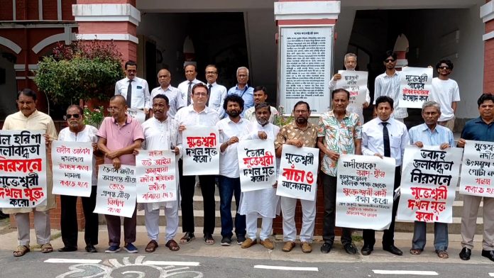 যশোরে মুক্তেশ্বরী নদী রক্ষায় দখলদার উচ্ছেদ ও খননের দাবিতে স্মারকলিপি