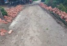 চাঁদা দাবির অভিযোগে রাস্তার কাজ বন্ধ, সংবাদ সংগ্রহে গিয়ে হেনস্তার শিকার সাংবাদিকরা চাঁদা দাবির অভিযোগে রাস্তার কাজ বন্ধ