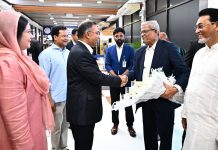 প্রথম বিদেশ সফর শেষে দেশে ফিরলেন প্রধানমন্ত্রী প্রথম বিদেশ সফর শেষে দেশে ফিরলেন প্রধানমন্ত্রী