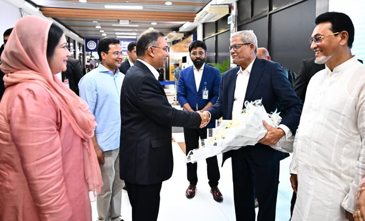 প্রথম বিদেশ সফর শেষে দেশে ফিরলেন প্রধানমন্ত্রী