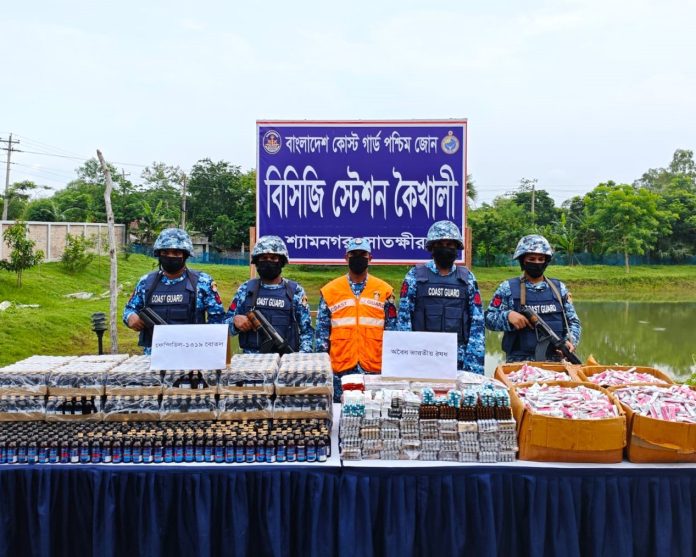 শ্যামনগরে ফেনসিডিল ও ভারতীয় ওষুধ জব্দ