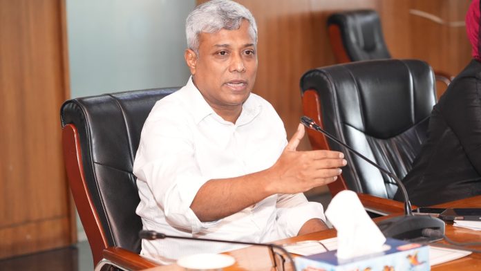 নিরবচ্ছিন্ন বিদ্যুৎ সরবরাহ নিশ্চিত করতে ঊর্ধ্বতন কর্মকর্তাদের সঙ্গে বৈঠক করছেন বিদ্যুৎ প্রতিমন্ত্রী অনিন্দ্য ইসলাম অমিত