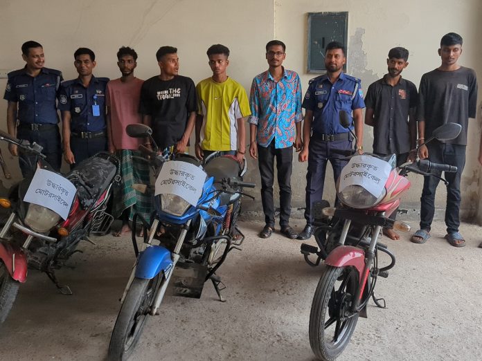 মোংলায় আন্তঃজেলা মোটরসাইকেল চোর চক্রের ৬ সদস্য গ্রেফতার