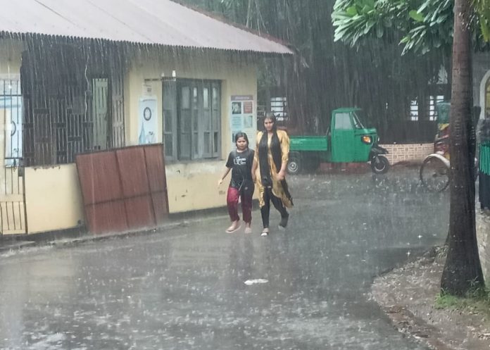 তপ্ত যশোরে শান্তির বৃষ্টি