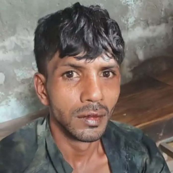 পাইকগাছায় শ্বশুরবাড়িতে বেড়াতে এসে ছিনতাইকালে জামাতা আটক
