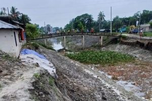 ভবদহে বৃষ্টিতে সদ্য খনন করা নদীর পাড় ধস