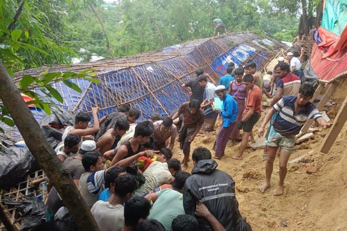 উখিয়ায় রোহিঙ্গা ক্যাম্প-৫-এ পাহাড়ধস