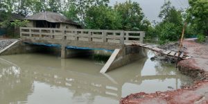 শ্যামনগরে ৩৩ লাখ টাকার সেতু, নেই সংযোগ সড়ক