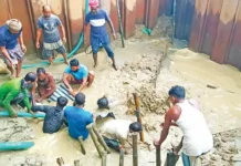 নদীর তলদেশে পাইপ কেটে গ্যাস চুরির চেষ্টা