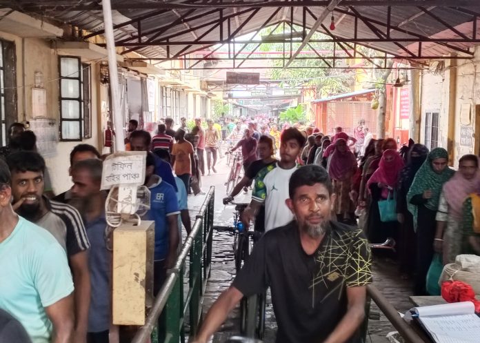 সরকারি ছুটিতেও কাজে ১৫০০ শ্রমিক, ক্ষোভ দিঘলিয়ার দুই জুট মিলে