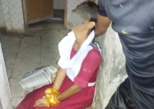 খুলনার দিঘলিয়ায় স্কুলের বাথরুমে হাত-পা-মুখ বাঁধা ছাত্রী উদ্ধার