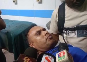 খুলনায় খাদ্য নিয়ন্ত্রক কর্মকর্তাকে কুপিয়ে জখম