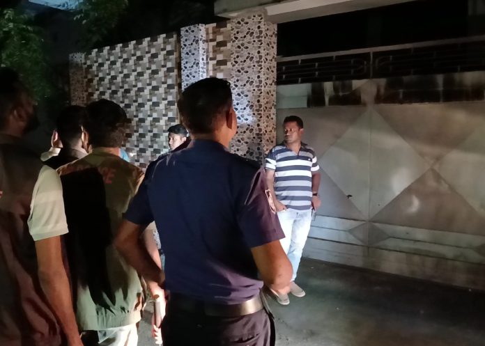 সাকিবের মাগুরার বাড়িতে পেট্রোল ঢেলে আগুন দেওয়ার চেষ্টা